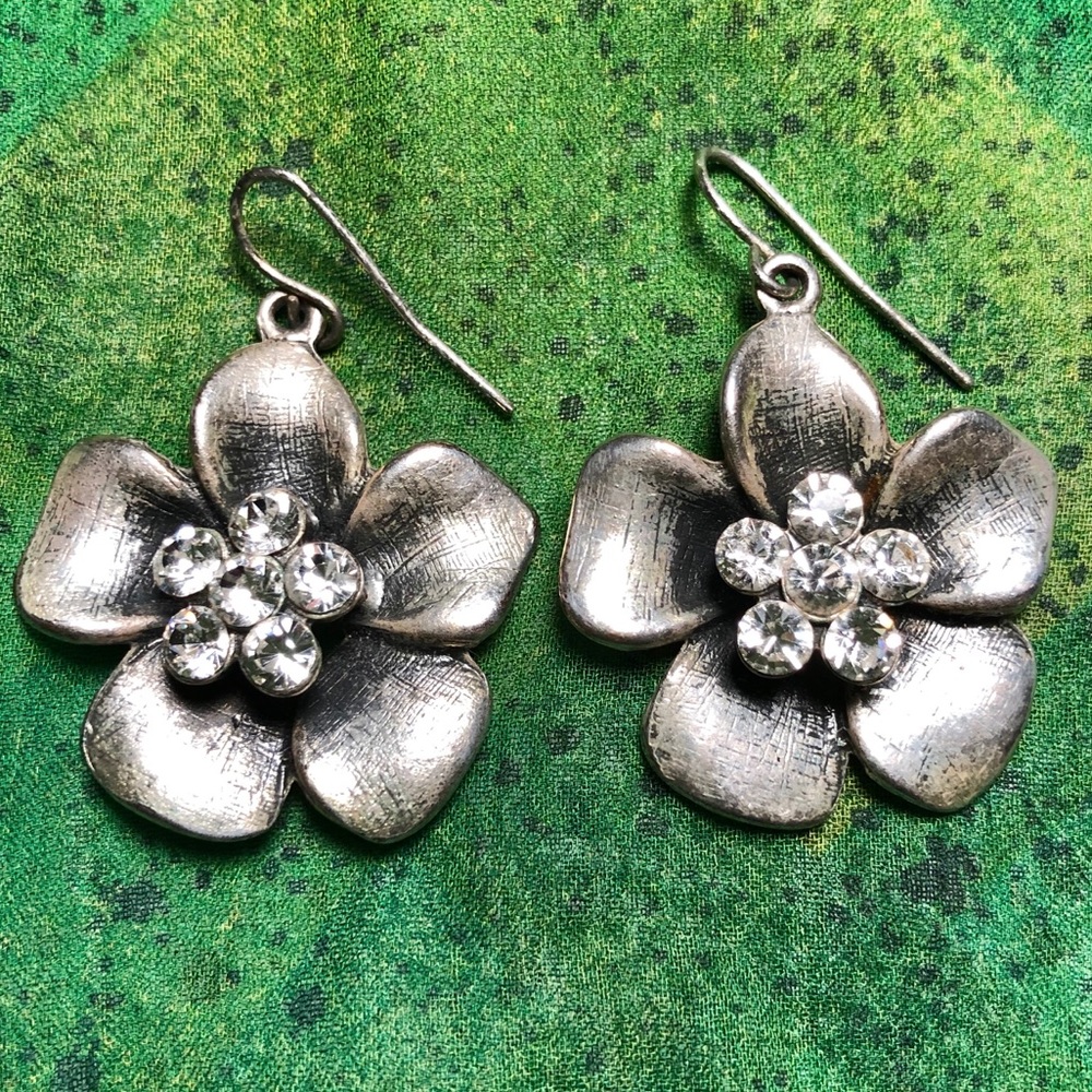 Flower power earrings, silver-tone and crystal